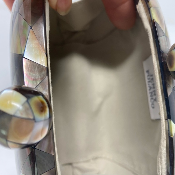 Mother of pearl seashell clutch - Picture 5 of 6